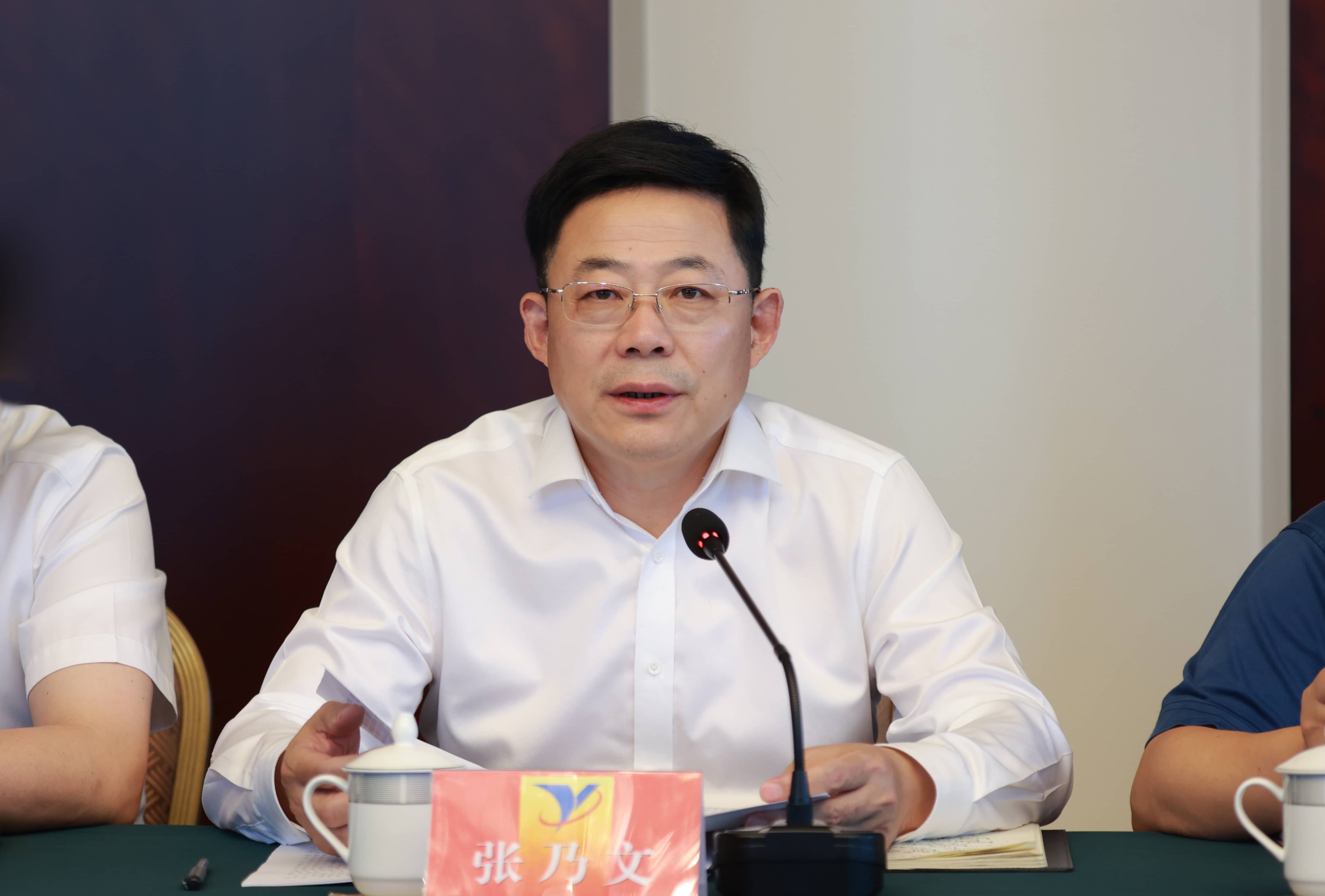 集團傳達學習市委全會和市政府有關會議精神1-tuya.jpg
