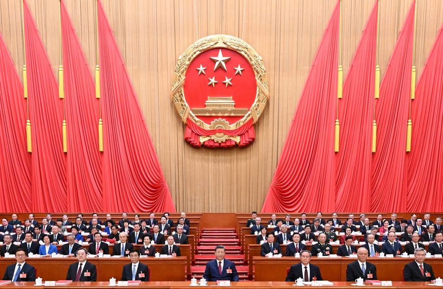 3月12日下午，第十四屆全國人民代表大會第四次會議在北京人民大會堂閉幕。黨和國家領導人習近平、李強、王滬寧、蔡奇、丁薛祥、李希、韓正等在主席臺就座。